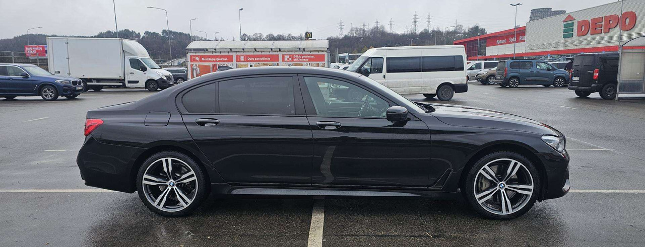 BMW 750 - Sedan: billede 4 BMW 750 - Sedan: billede 4