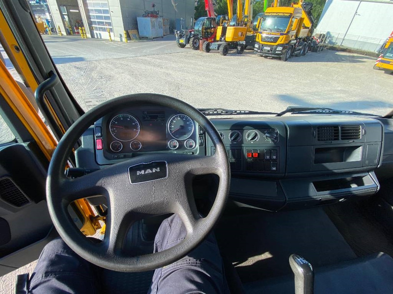 Lastbil med mandskabslift Ruthmann T 330: billede 16