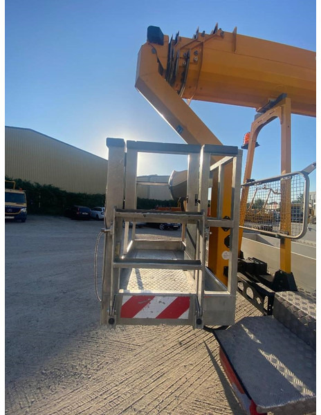 Lastbil med mandskabslift Ruthmann T 330: billede 7