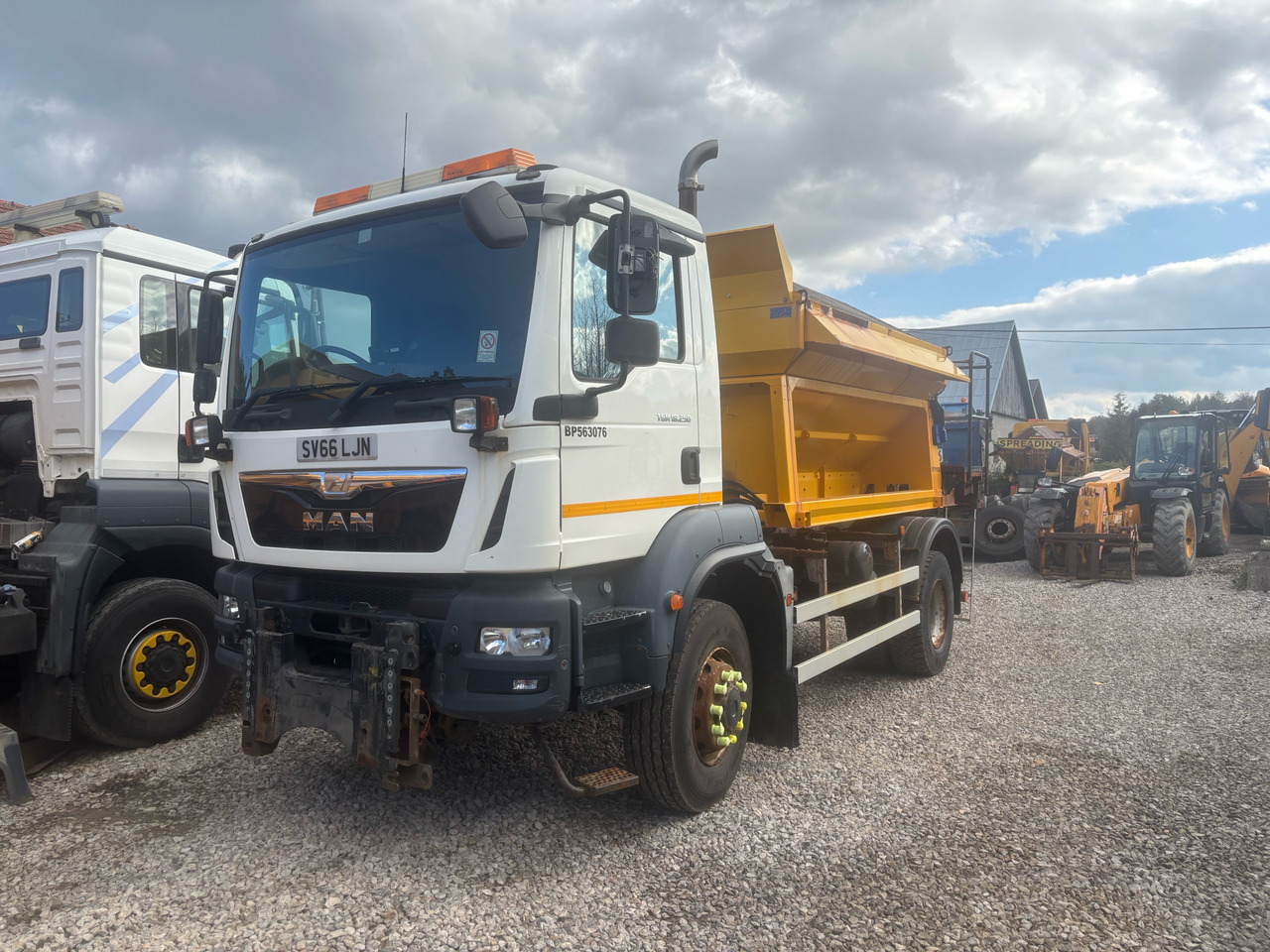 MAN TGM 18.290 4x4BB SPREADER/GRITTER/Plough - Snerydningsmaskine: billede 4 MAN TGM 18.290 4x4BB SPREADER/GRITTER/Plough - Snerydningsmaskine: billede 4