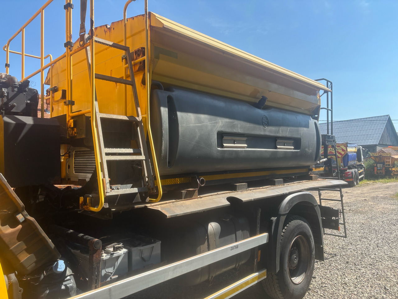 MERCEDES AROCS 1824 4x4BB GRITTER/SPREADER/PLOUGH - Snerydningsmaskine: billede 3 MERCEDES AROCS 1824 4x4BB GRITTER/SPREADER/PLOUGH - Snerydningsmaskine: billede 3