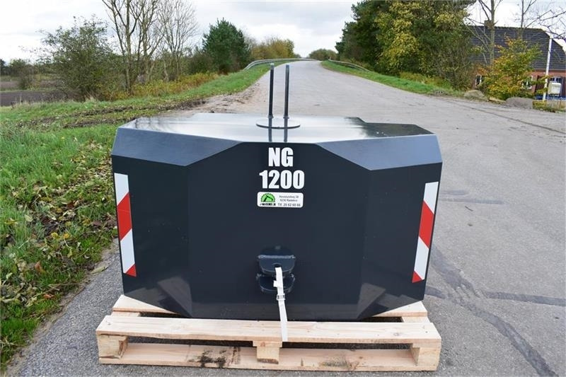 - - - 1200 kilo J-Maskiner - Vægtklods for Landbrugsmaskine: billede 1 - - - 1200 kilo J-Maskiner - Vægtklods for Landbrugsmaskine: billede 1