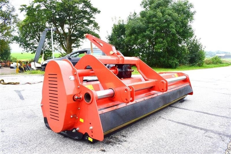 - - - Boxer AG 300 front og bagmonteret - Slagleklipper: billede 2 - - - Boxer AG 300 front og bagmonteret - Slagleklipper: billede 2