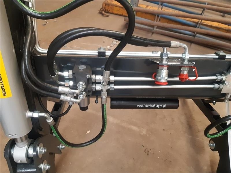 Inter-Tech 1600 - Frontlæsser til traktor: billede 4 Inter-Tech 1600 - Frontlæsser til traktor: billede 4