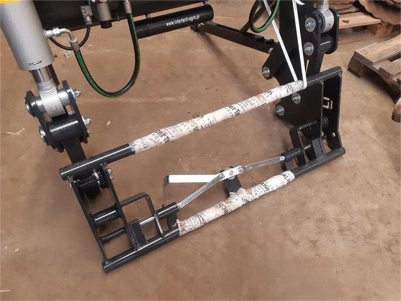 Inter-Tech 1600 - Frontlæsser til traktor: billede 5 Inter-Tech 1600 - Frontlæsser til traktor: billede 5