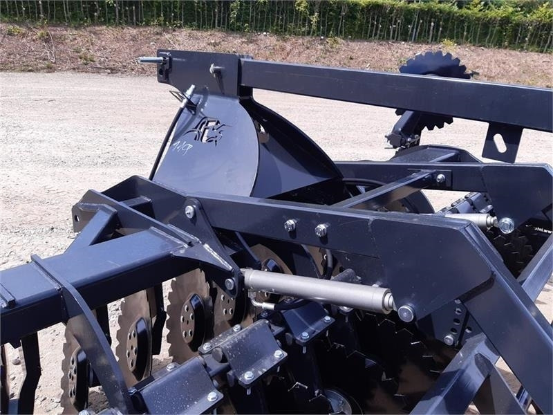 Inter-Tech Diskharve 4 meter J-Maskiner 4 meter med hydraulis - Tallerkenharve: billede 4 Inter-Tech Diskharve 4 meter J-Maskiner 4 meter med hydraulis - Tallerkenharve: billede 4