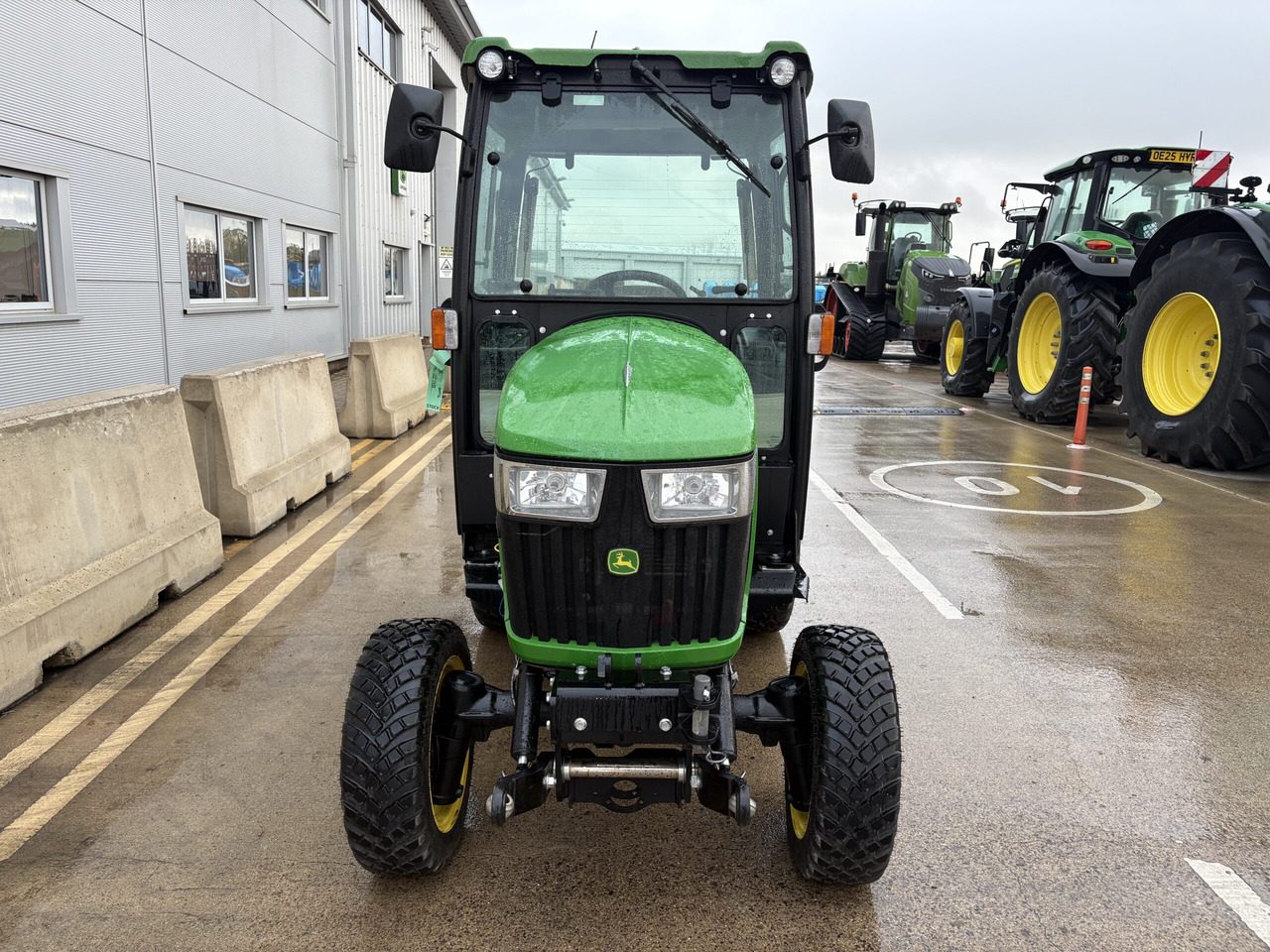John Deere 2038R Compact Tractor - Minitraktor: billede 2 John Deere 2038R Compact Tractor - Minitraktor: billede 2