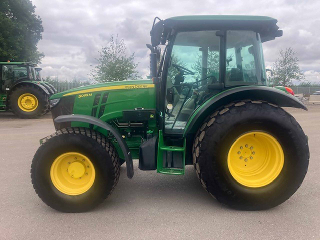 John Deere 5085M - Traktor: billede 2 John Deere 5085M - Traktor: billede 2