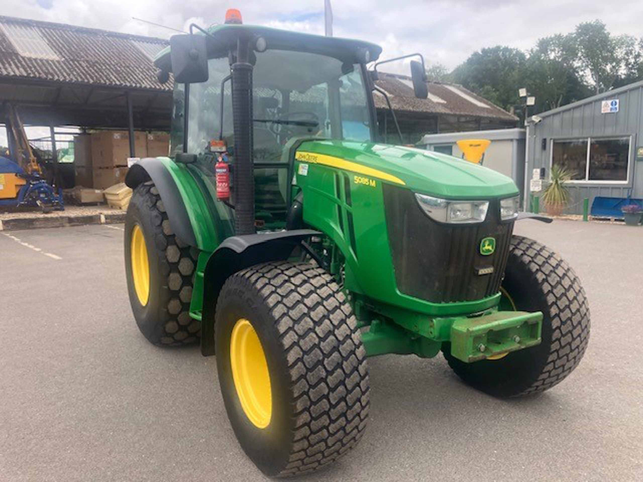 John Deere 5085M - Traktor: billede 4 John Deere 5085M - Traktor: billede 4