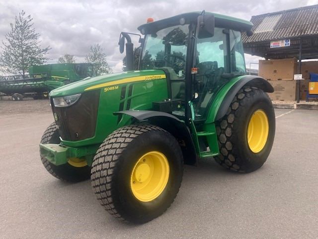 John Deere 5085M - Traktor: billede 1 John Deere 5085M - Traktor: billede 1