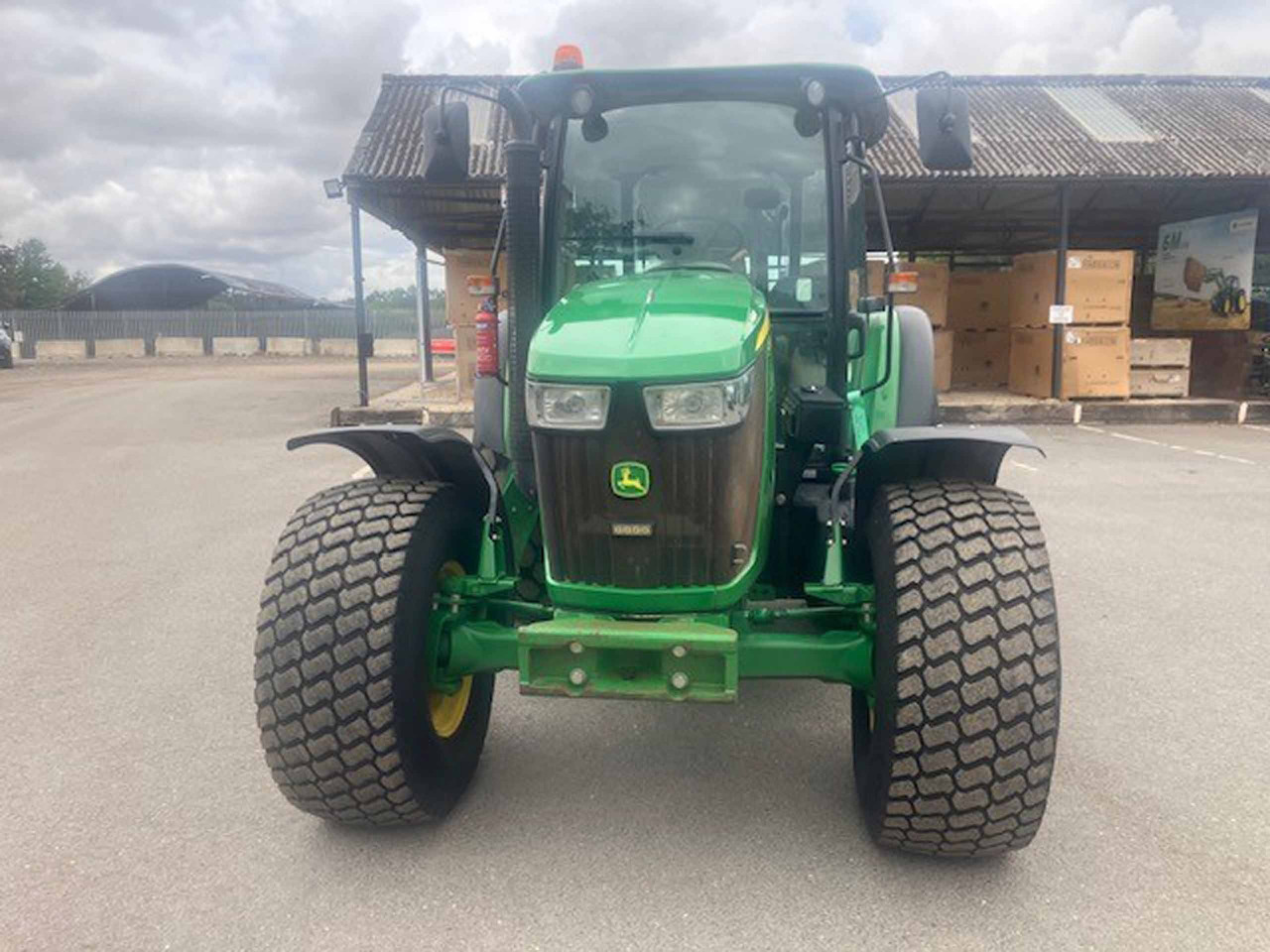 John Deere 5085M - Traktor: billede 3 John Deere 5085M - Traktor: billede 3
