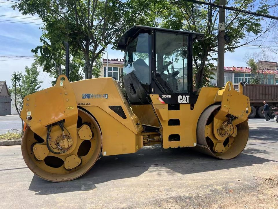 Caterpillar CB564D Double Drum Road Roller 7 Ton Weight With Core Components Engine and Bearing Essential Road Machinery - Vejtromle: billede 2 Caterpillar CB564D Double Drum Road Roller 7 Ton Weight With Core Components Engine and Bearing Essential Road Machinery - Vejtromle: billede 2