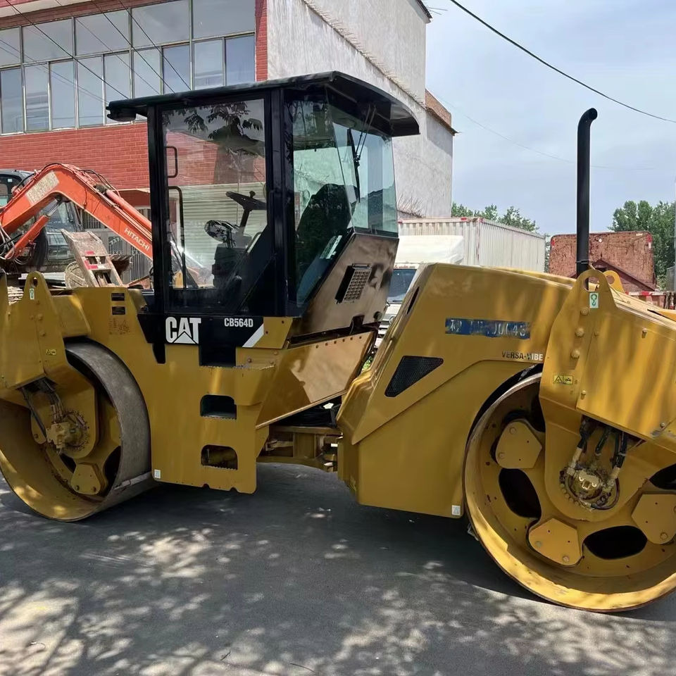Caterpillar CB564D Double Drum Road Roller 7 Ton Weight With Core Components Engine and Bearing Essential Road Machinery - Vejtromle: billede 1 Caterpillar CB564D Double Drum Road Roller 7 Ton Weight With Core Components Engine and Bearing Essential Road Machinery - Vejtromle: billede 1