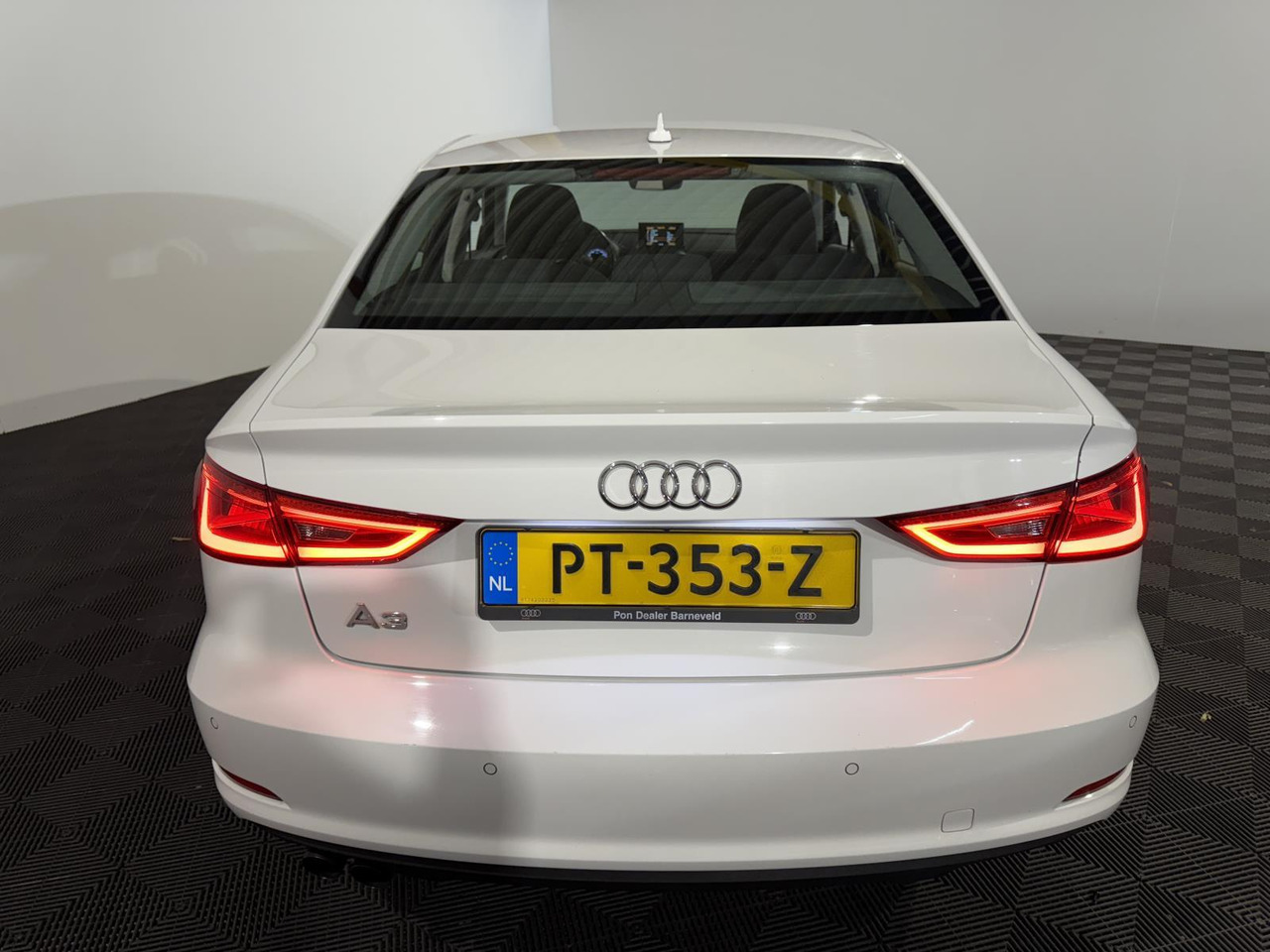 Audi | A3 Limousine | 1.4 TFSI Attraction Pro Line Plus Automaat | 2016 | 256.538 km | PT353Z | Geen oordeel - Sedan: billede 5 Audi | A3 Limousine | 1.4 TFSI Attraction Pro Line Plus Automaat | 2016 | 256.538 km | PT353Z | Geen oordeel - Sedan: billede 5
