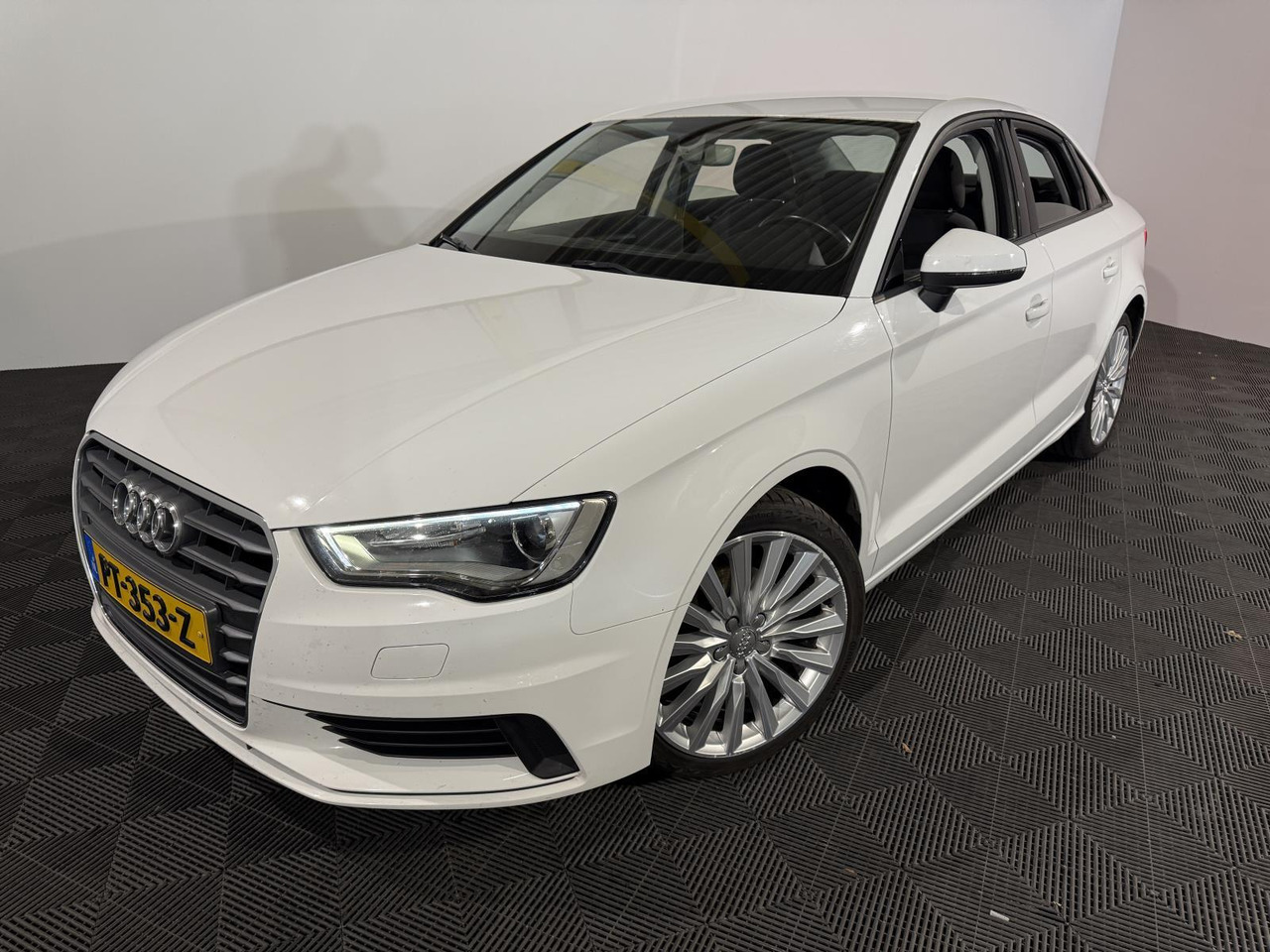 Audi | A3 Limousine | 1.4 TFSI Attraction Pro Line Plus Automaat | 2016 | 256.538 km | PT353Z | Geen oordeel - Sedan: billede 1 Audi | A3 Limousine | 1.4 TFSI Attraction Pro Line Plus Automaat | 2016 | 256.538 km | PT353Z | Geen oordeel - Sedan: billede 1