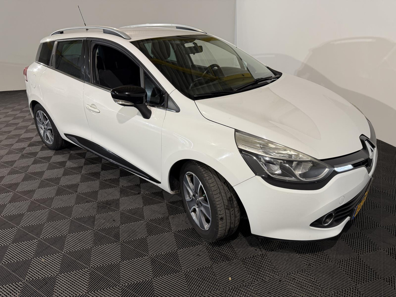 Renault | Clio Estate | 0.9 TCe Night&Day | 2014 | 176.858 km | 3ZBH50 | Logisch - Bil: billede 4 Renault | Clio Estate | 0.9 TCe Night&Day | 2014 | 176.858 km | 3ZBH50 | Logisch - Bil: billede 4