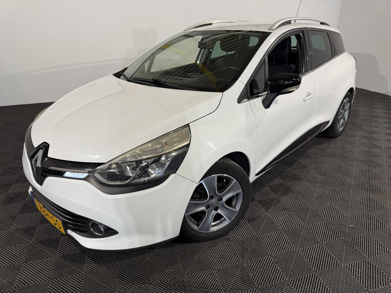 Renault | Clio Estate | 0.9 TCe Night&Day | 2014 | 176.858 km | 3ZBH50 | Logisch - Bil: billede 1 Renault | Clio Estate | 0.9 TCe Night&Day | 2014 | 176.858 km | 3ZBH50 | Logisch - Bil: billede 1