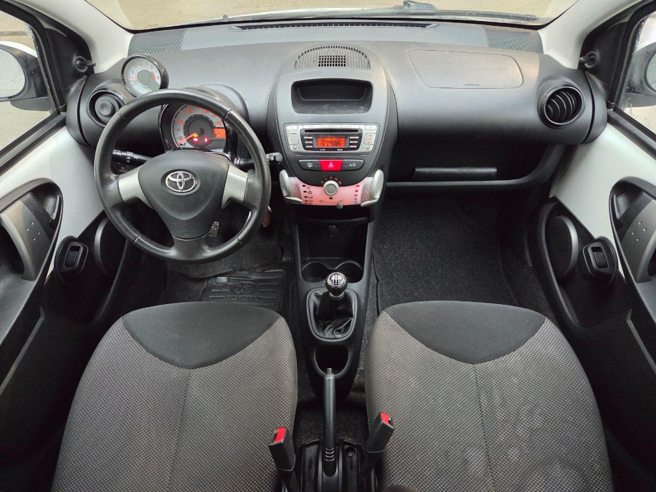 Toyota Aygo 1.0 VVT - i Now | 2014 | 131.940 km | TP714L | NAP: Geen oordeel - Hatchback: billede 5 Toyota Aygo 1.0 VVT - i Now | 2014 | 131.940 km | TP714L | NAP: Geen oordeel - Hatchback: billede 5