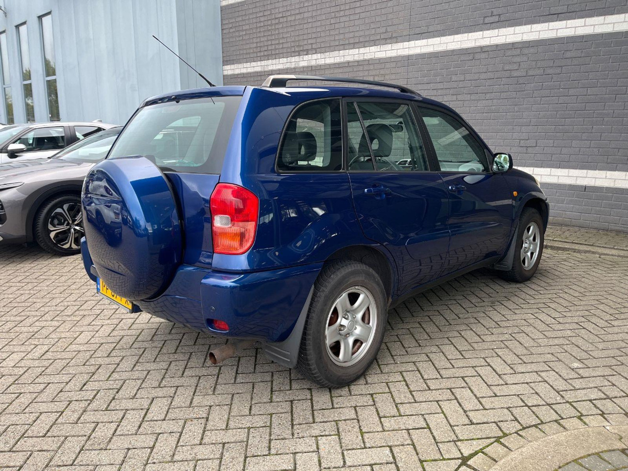 Toyota RAV4 1.8 - 16V VVT - i Luna | 2003 | 130.936 km | PF874X | NAP: Geen oordeel - SUV: billede 4 Toyota RAV4 1.8 - 16V VVT - i Luna | 2003 | 130.936 km | PF874X | NAP: Geen oordeel - SUV: billede 4