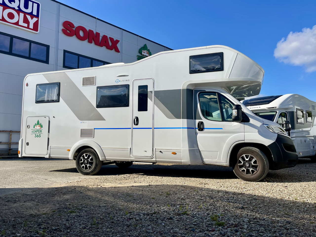 SUN LIVING A 75 DP - Autocamper med alkove: billede 2 SUN LIVING A 75 DP - Autocamper med alkove: billede 2