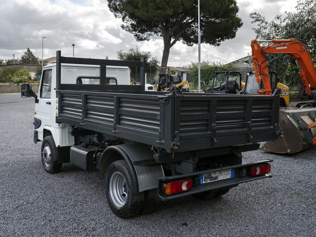 PIAGGIO THREE-SIDE TIPPER - Tipvogn lastbil: billede 3 PIAGGIO THREE-SIDE TIPPER - Tipvogn lastbil: billede 3