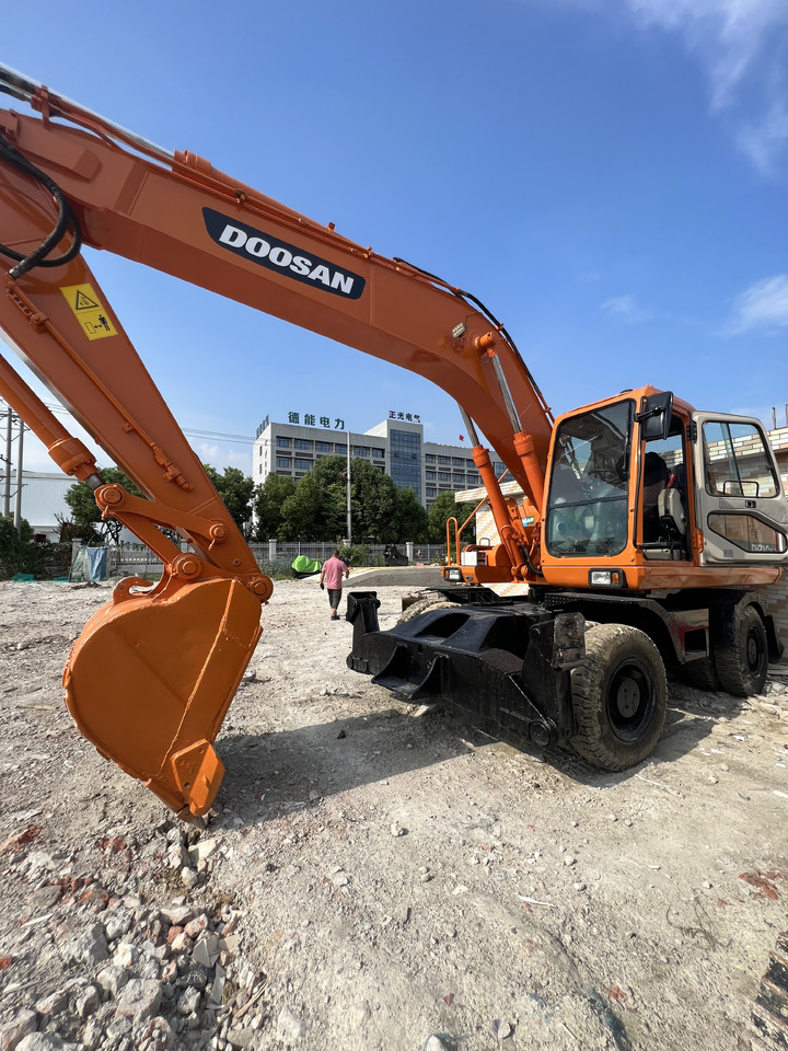 DOOSAN DX210 - Hjulgravemaskine: billede 1 DOOSAN DX210 - Hjulgravemaskine: billede 1