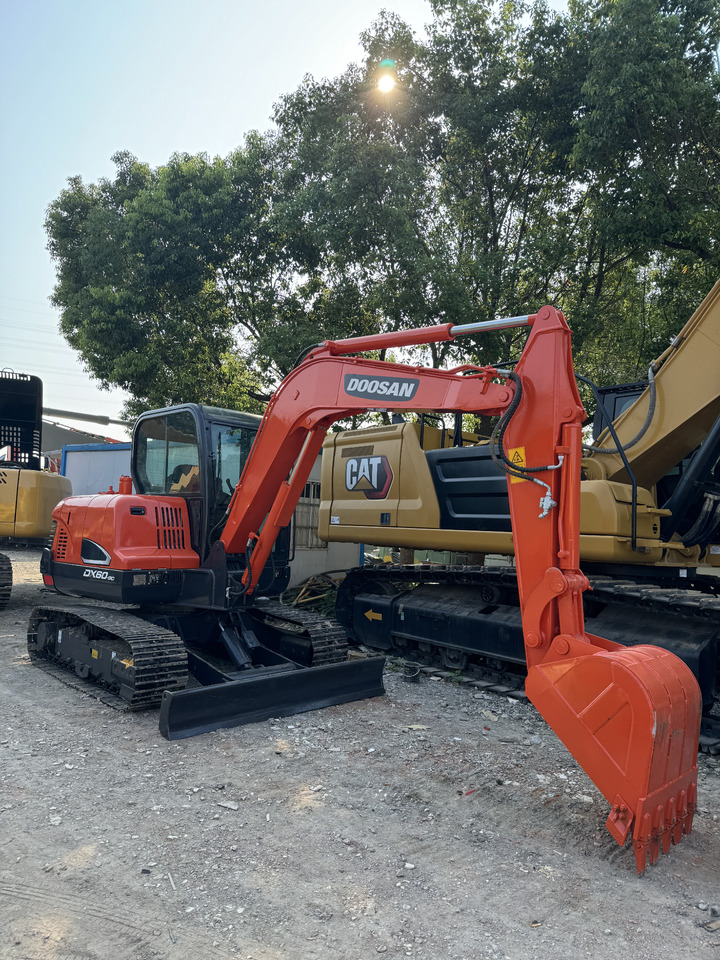 DOOSAN DX60 - Bæltegravemaskine: billede 3 DOOSAN DX60 - Bæltegravemaskine: billede 3