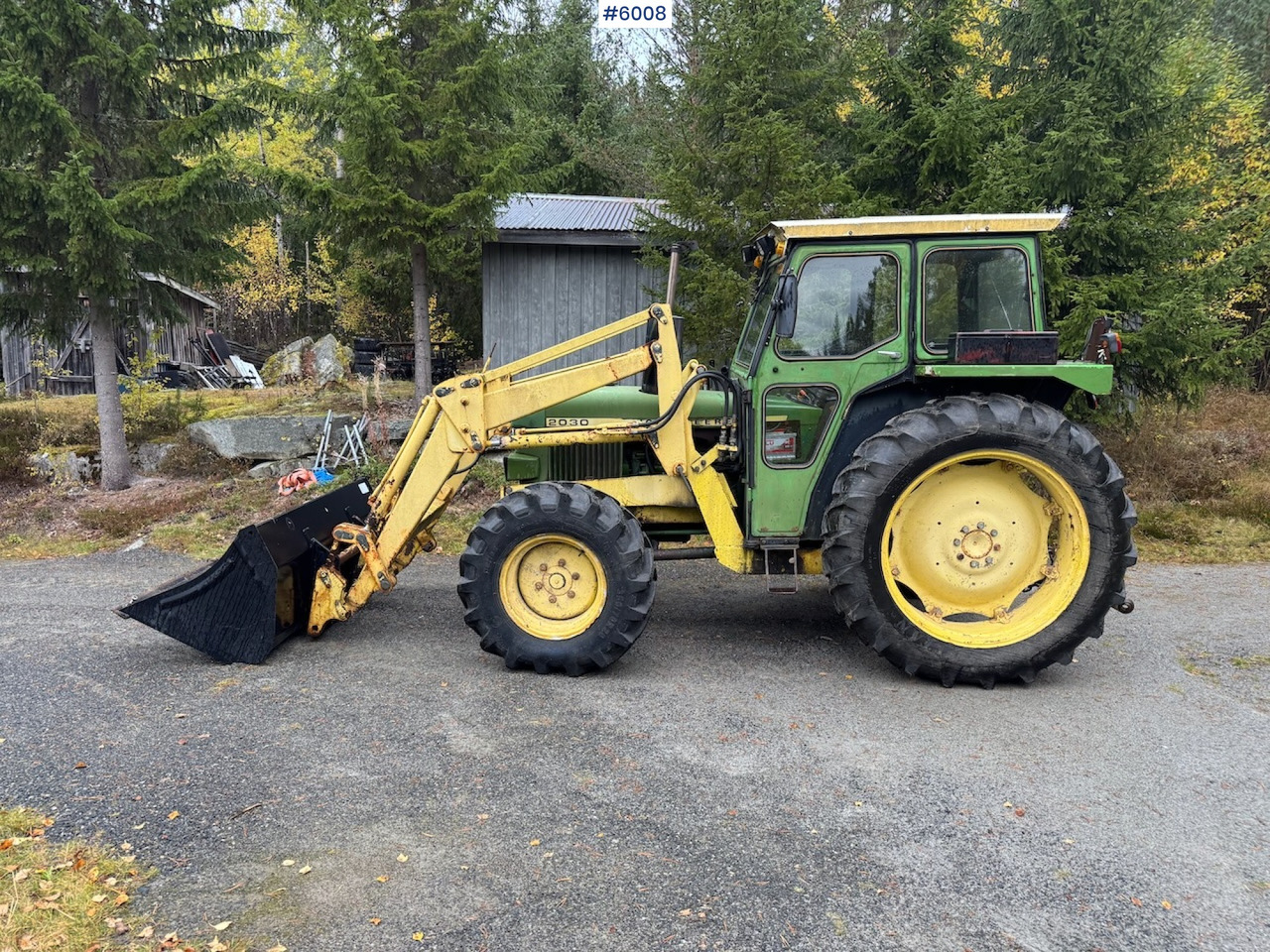 1977 John Deere 2030 w/ front loader, bucket and chains. - Traktor: billede 1 1977 John Deere 2030 w/ front loader, bucket and chains. - Traktor: billede 1