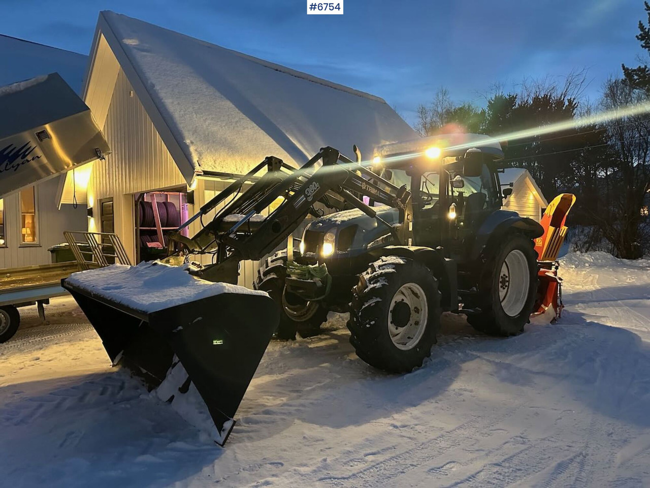 2004 New Holland TS115A 4x4 w/ Front loader, bucket, grading bucket and snow blower. - Traktor: billede 2 2004 New Holland TS115A 4x4 w/ Front loader, bucket, grading bucket and snow blower. - Traktor: billede 2