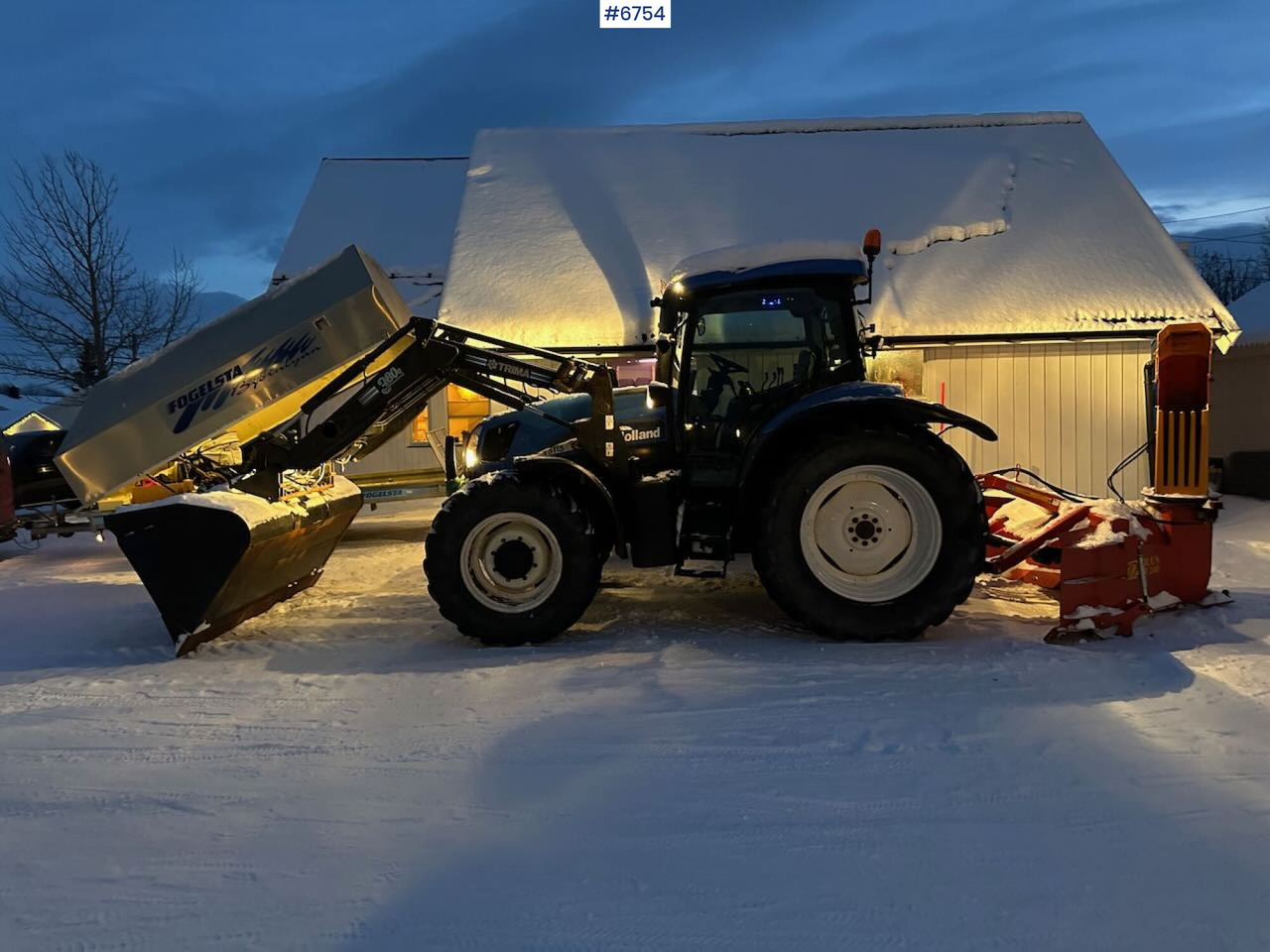 2004 New Holland TS115A 4x4 w/ Front loader, bucket, grading bucket and snow blower. - Traktor: billede 1 2004 New Holland TS115A 4x4 w/ Front loader, bucket, grading bucket and snow blower. - Traktor: billede 1
