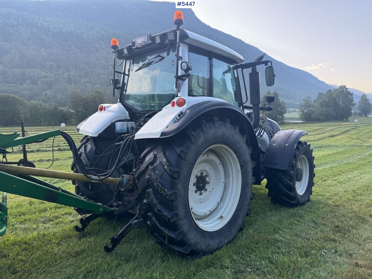 2009 Valtra T202 w/ loader - Traktor: billede 3 2009 Valtra T202 w/ loader - Traktor: billede 3
