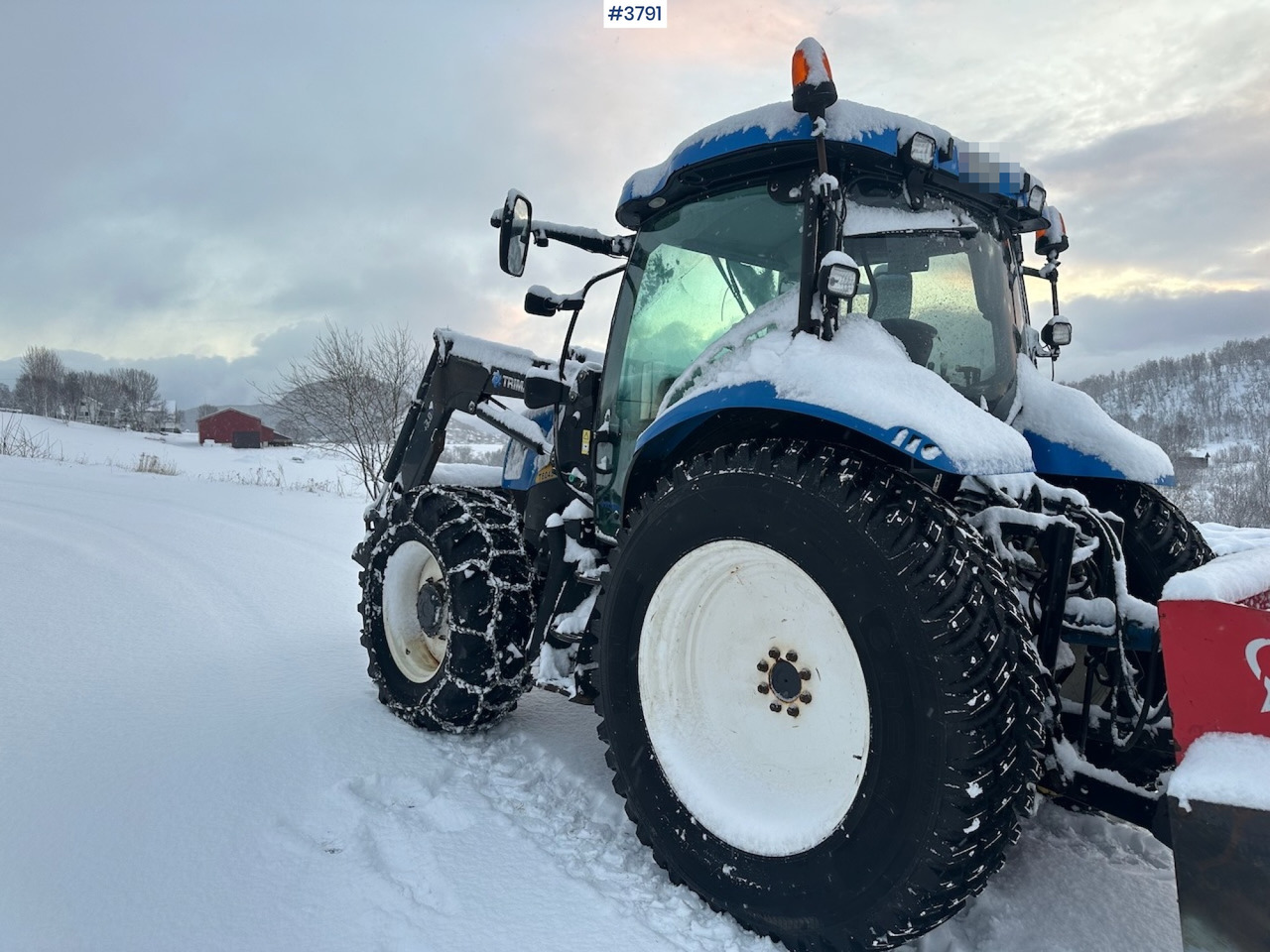 2010 New Holland T6040 4x4 plow rigged tractor w/ Trima +3.0p front loader, brand new chains, snow bucket and Westbjørn snow blower. WATCH VIDEO. - Traktor: billede 5 2010 New Holland T6040 4x4 plow rigged tractor w/ Trima +3.0p front loader, brand new chains, snow bucket and Westbjørn snow blower. WATCH VIDEO. - Traktor: billede 5