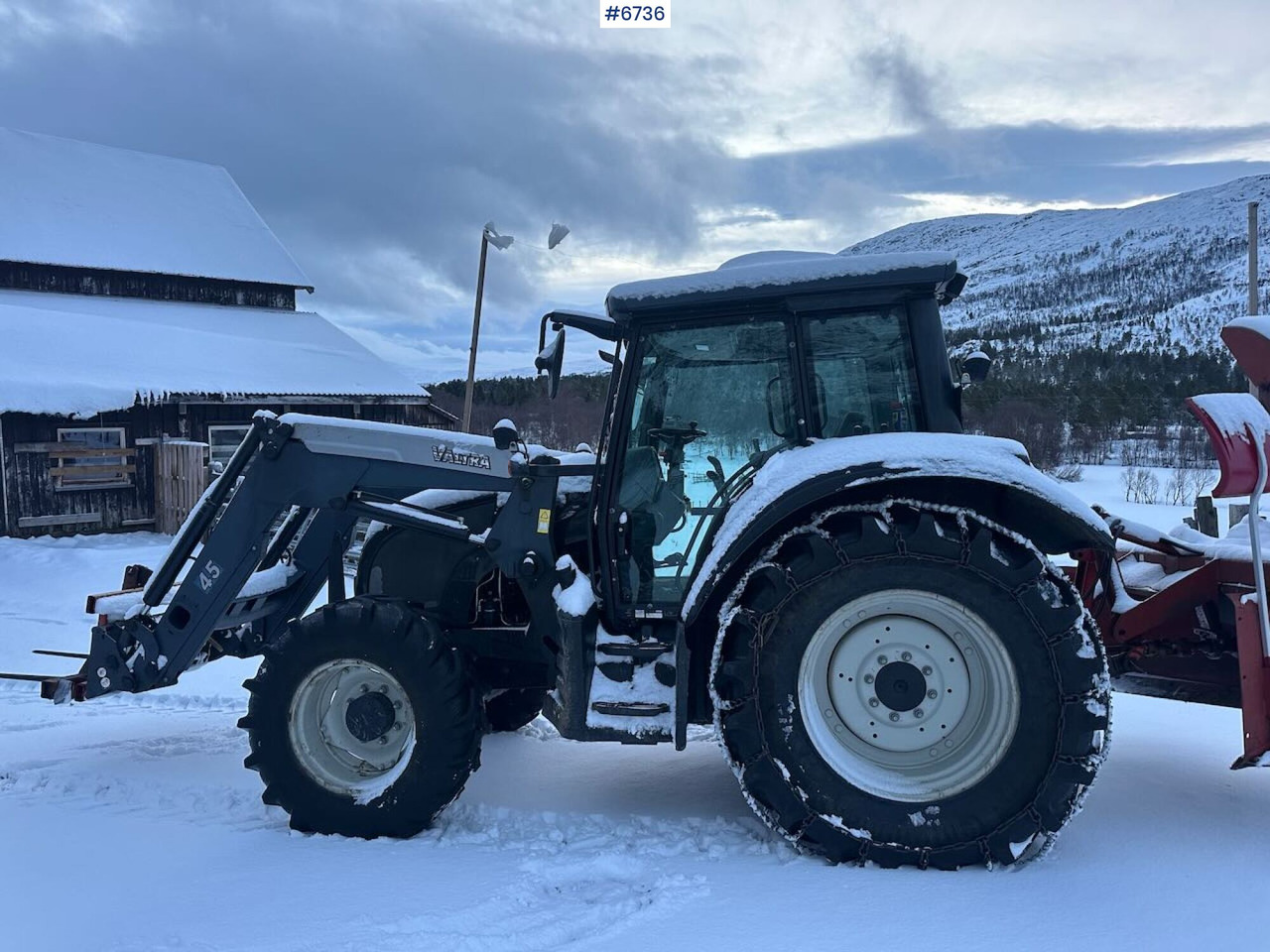 2010 Valtra N92 4x4 tractor with front loader and chains. SEE VIDEO. - Traktor: billede 4 2010 Valtra N92 4x4 tractor with front loader and chains. SEE VIDEO. - Traktor: billede 4