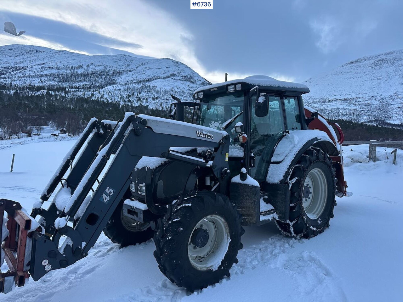 2010 Valtra N92 4x4 tractor with front loader and chains. SEE VIDEO. - Traktor: billede 3 2010 Valtra N92 4x4 tractor with front loader and chains. SEE VIDEO. - Traktor: billede 3