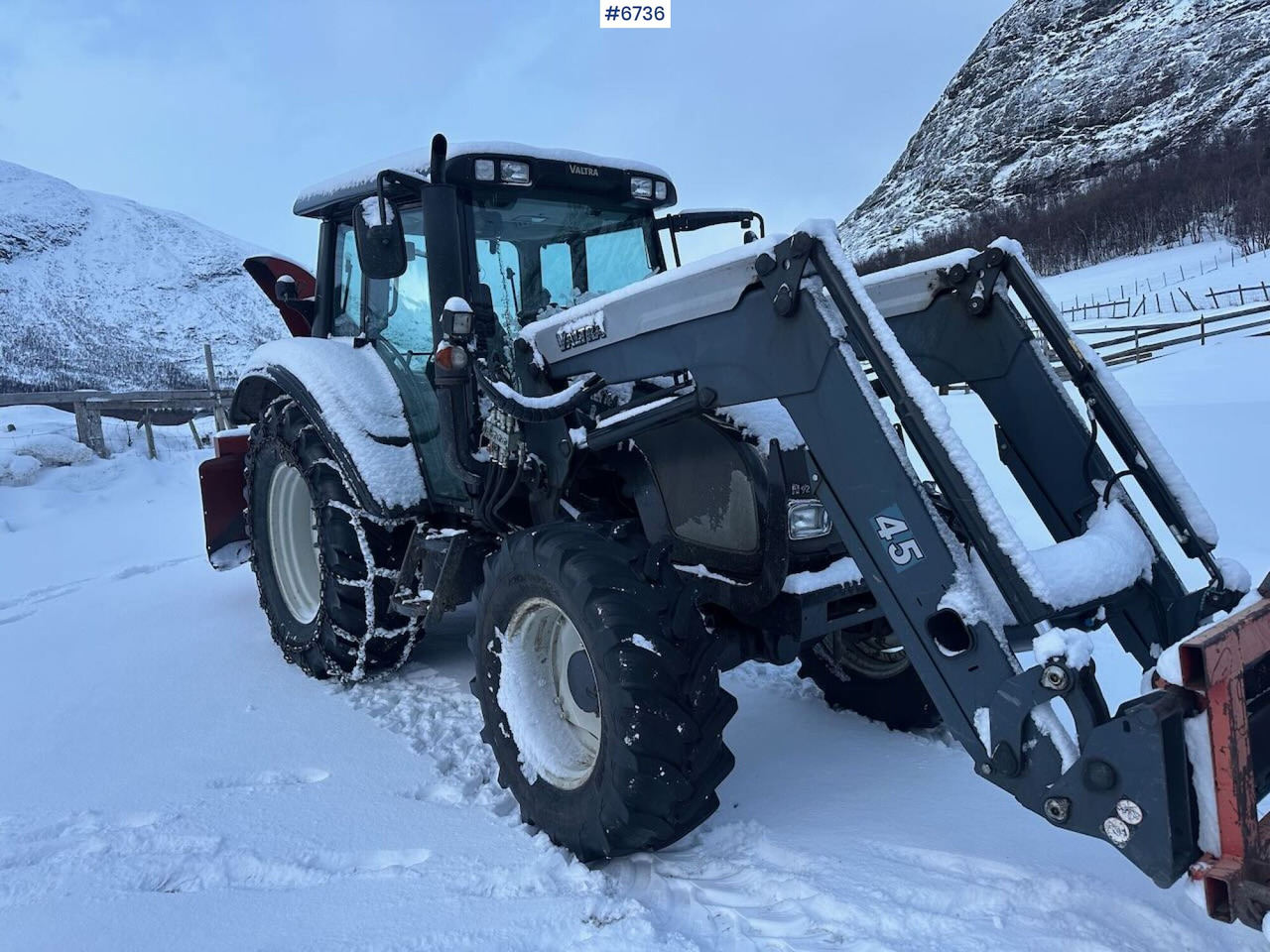 2010 Valtra N92 4x4 tractor with front loader and chains. SEE VIDEO. - Traktor: billede 2 2010 Valtra N92 4x4 tractor with front loader and chains. SEE VIDEO. - Traktor: billede 2