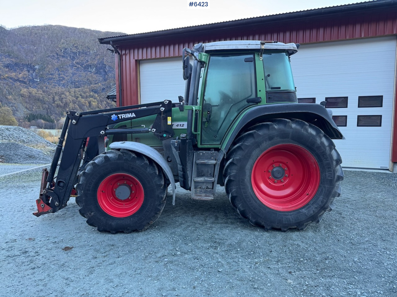 2013 Fendt 412 Vario TMS w/ front loader and plow plate. New engine! - Traktor: billede 1 2013 Fendt 412 Vario TMS w/ front loader and plow plate. New engine! - Traktor: billede 1