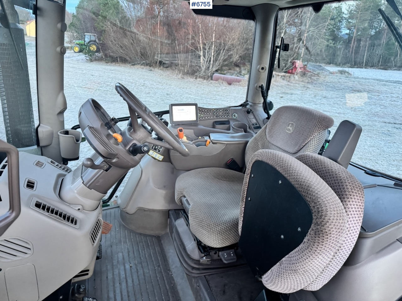 Traktor 2013 John Deere 6125R w/ Front Hydraulics and Front Loader.: billede 13