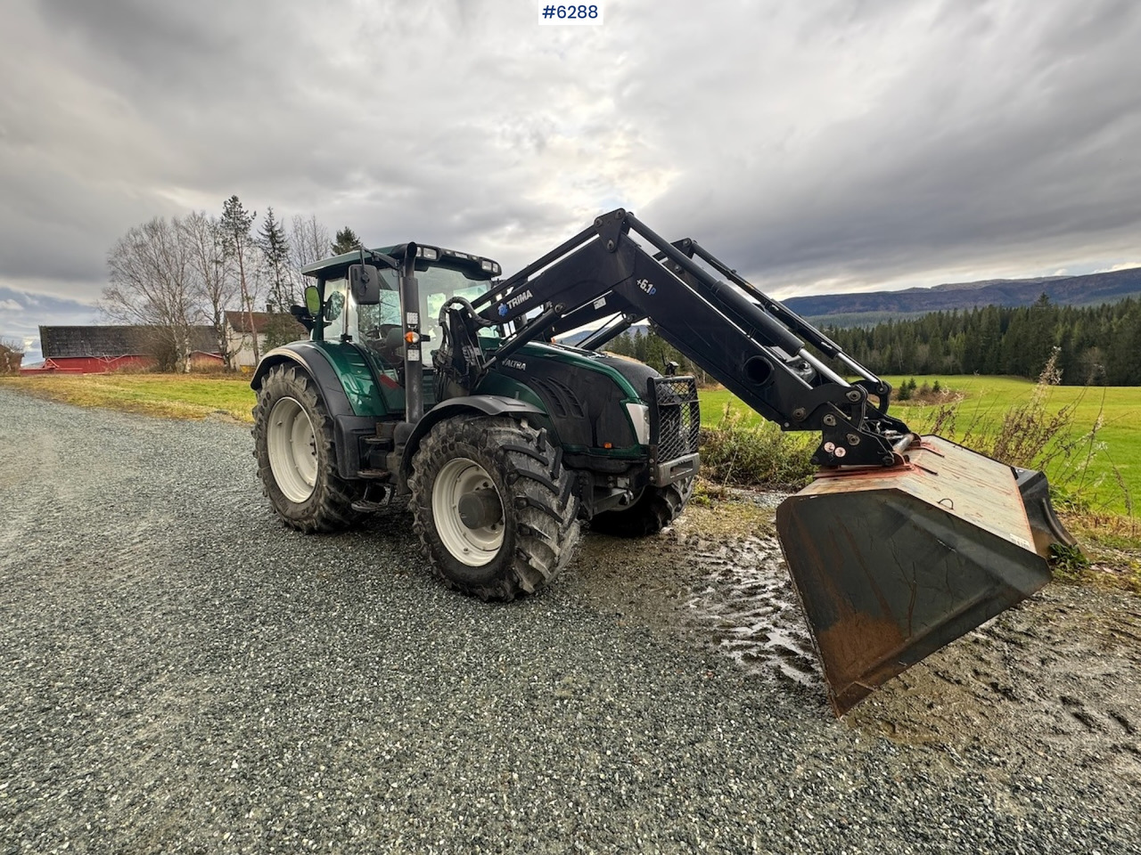 2013 Valtra T203 w/ Trima front loader, snow bucket, gravel bucket, pallet forks and timber clamp! - Traktor: billede 2 2013 Valtra T203 w/ Trima front loader, snow bucket, gravel bucket, pallet forks and timber clamp! - Traktor: billede 2