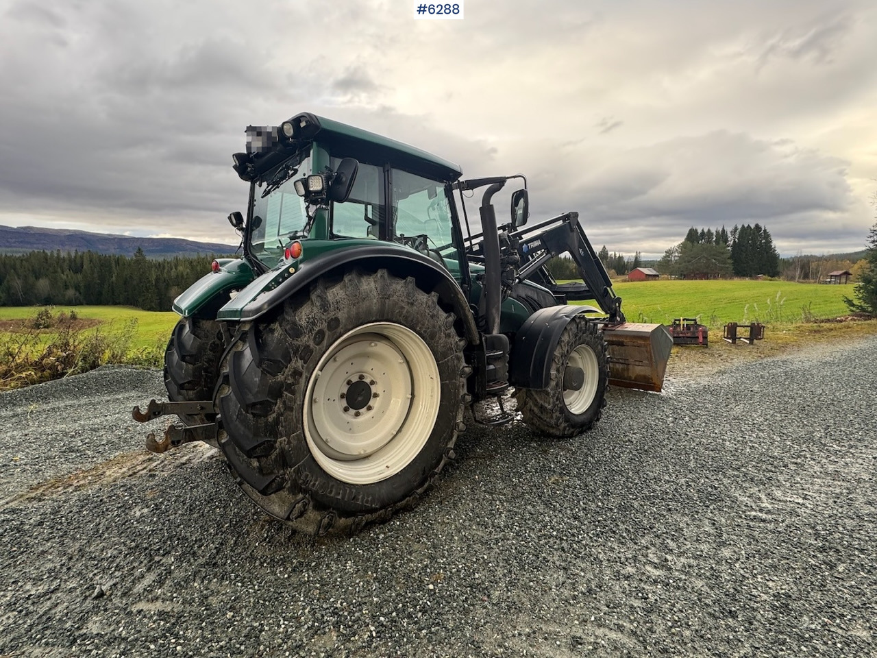 2013 Valtra T203 w/ Trima front loader, snow bucket, gravel bucket, pallet forks and timber clamp! - Traktor: billede 4 2013 Valtra T203 w/ Trima front loader, snow bucket, gravel bucket, pallet forks and timber clamp! - Traktor: billede 4