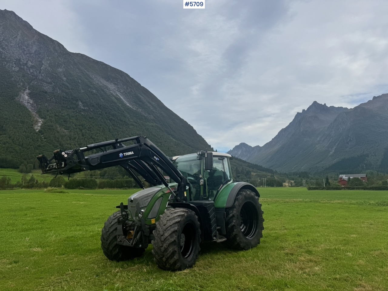 2017 Fendt 724 Vario w/ GPS, Front PTO, Loader and hydraulics. - Traktor: billede 1 2017 Fendt 724 Vario w/ GPS, Front PTO, Loader and hydraulics. - Traktor: billede 1