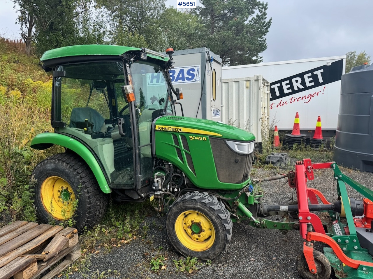 2018 John Deere 3045R with front hydraulics and front PTO - Traktor: billede 1 2018 John Deere 3045R with front hydraulics and front PTO - Traktor: billede 1