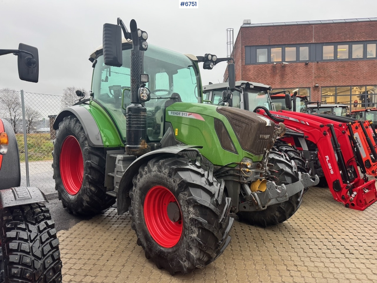 2019 Fendt 313 Vario w/ Front hydraulics and 2 sets of tires. - Traktor: billede 1 2019 Fendt 313 Vario w/ Front hydraulics and 2 sets of tires. - Traktor: billede 1