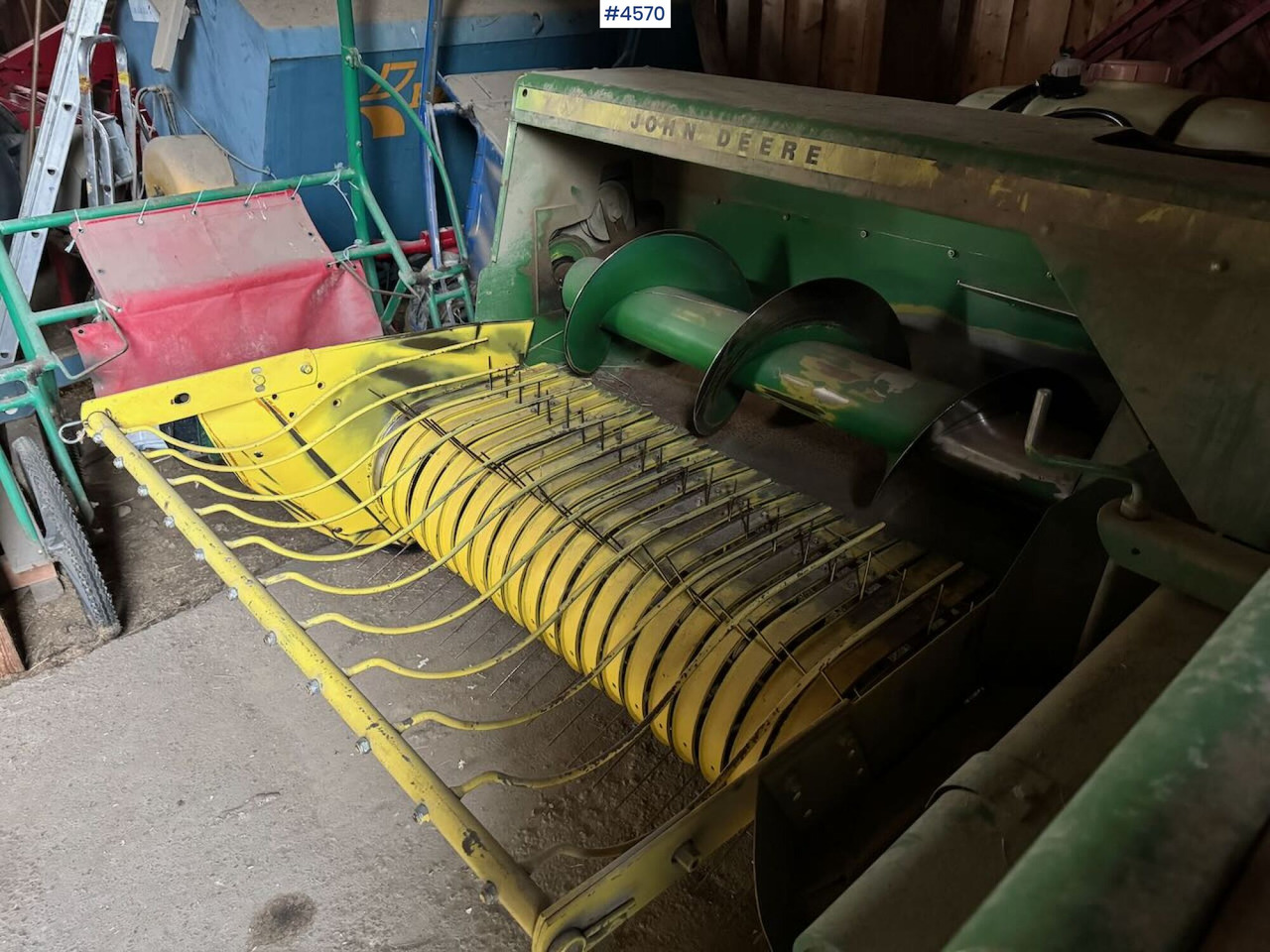 John Deere 332A Square baler - Udstyr til hø: billede 3 John Deere 332A Square baler - Udstyr til hø: billede 3