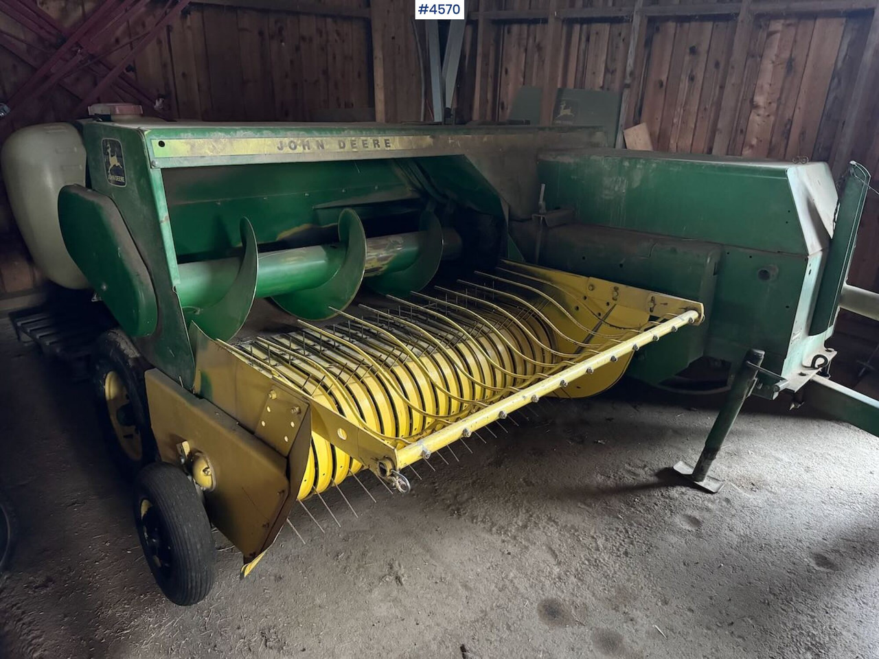 John Deere 332A Square baler - Udstyr til hø: billede 4 John Deere 332A Square baler - Udstyr til hø: billede 4