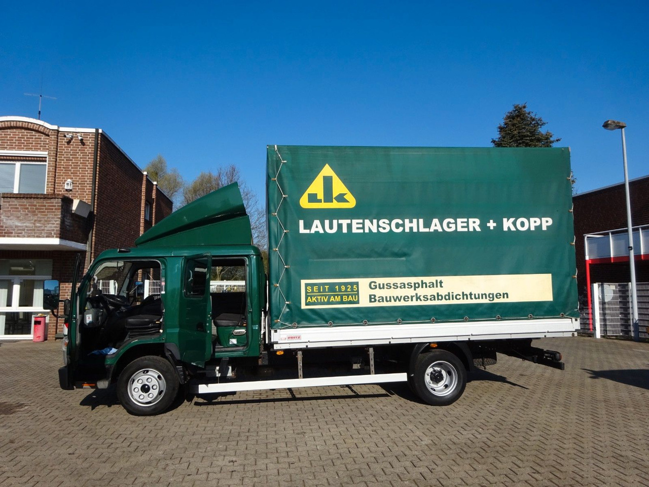 FUSO 7C180D Canter mit Doppelkabine 4x2 - Varebil med presenning, Mandskabsbil: billede 4 FUSO 7C180D Canter mit Doppelkabine 4x2 - Varebil med presenning, Mandskabsbil: billede 4