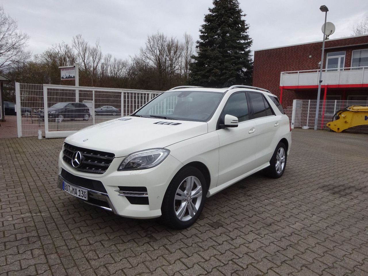 Mercedes-Benz ML 350 CDI BlueTec Mercedes-Benz ML 350 CDI BlueTec. AMG Paket - SUV: billede 2 Mercedes-Benz ML 350 CDI BlueTec Mercedes-Benz ML 350 CDI BlueTec. AMG Paket - SUV: billede 2