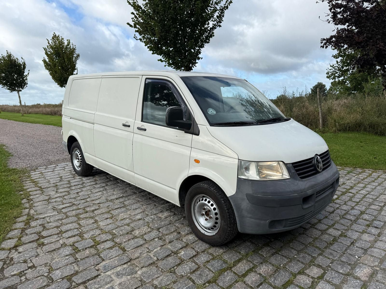 Volkswagen T5 Transporter 2.5 TDI Kasten lang - Små varebil: billede 1 Volkswagen T5 Transporter 2.5 TDI Kasten lang - Små varebil: billede 1