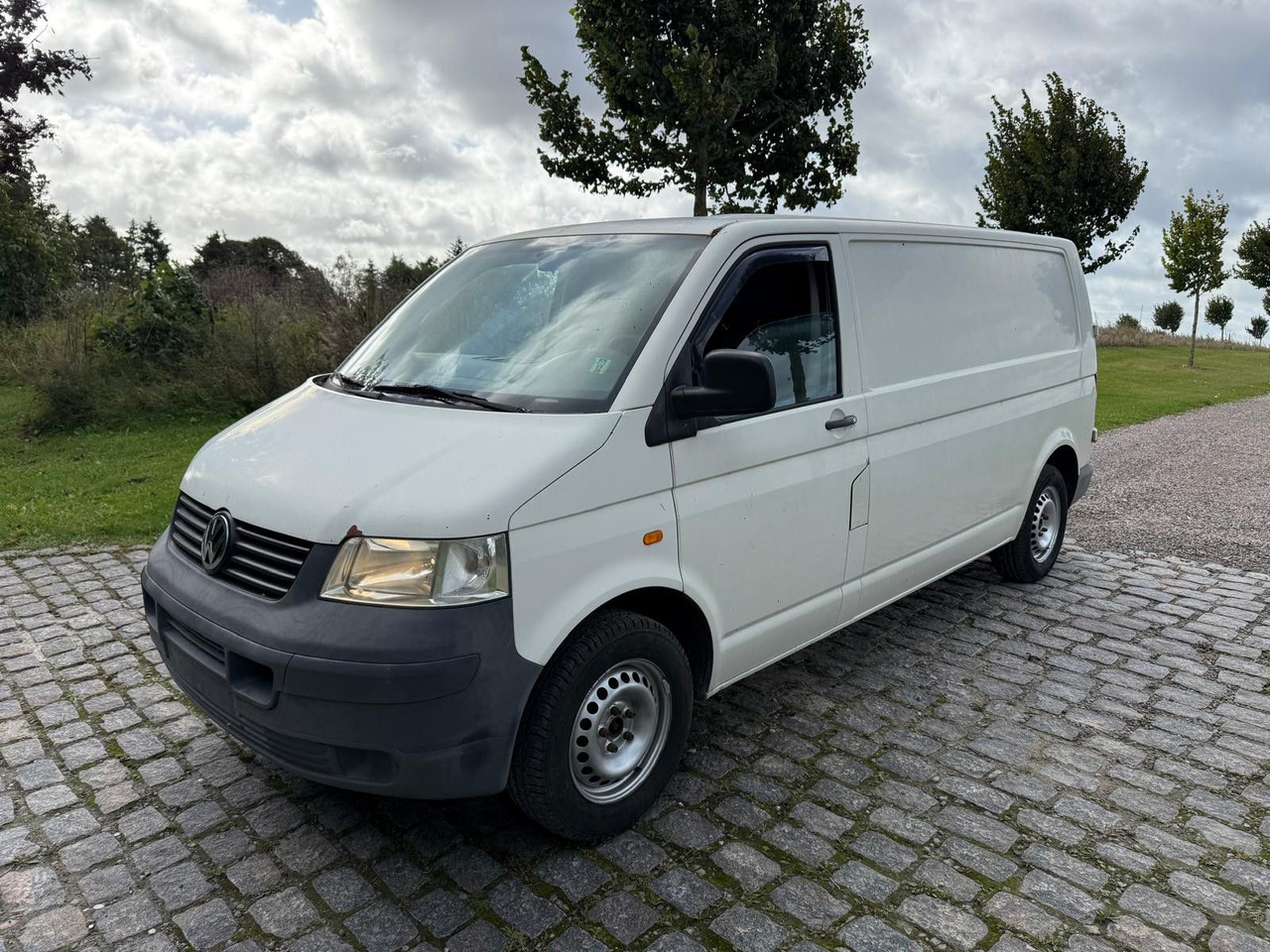 Volkswagen T5 Transporter 2.5 TDI Kasten lang - Små varebil: billede 2 Volkswagen T5 Transporter 2.5 TDI Kasten lang - Små varebil: billede 2