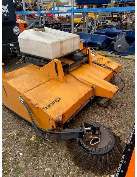 Bema 40 Classic 2050 Kehrbesen 2.200 EUR - Udstyr for Entreprenørmaskin: billede 2 Bema 40 Classic 2050 Kehrbesen 2.200 EUR - Udstyr for Entreprenørmaskin: billede 2