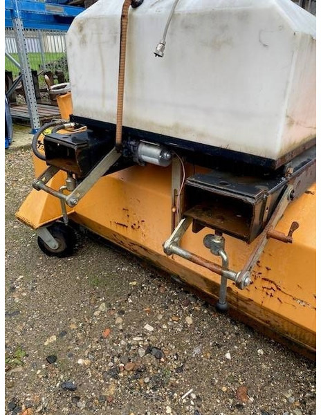 Bema 40 Classic 2050 Kehrbesen 2.200 EUR - Udstyr for Entreprenørmaskin: billede 3 Bema 40 Classic 2050 Kehrbesen 2.200 EUR - Udstyr for Entreprenørmaskin: billede 3